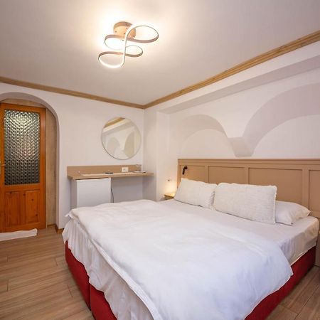 Bed And Breakfast Kotoni จีโรคาสเตอร์ ภายนอก รูปภาพ