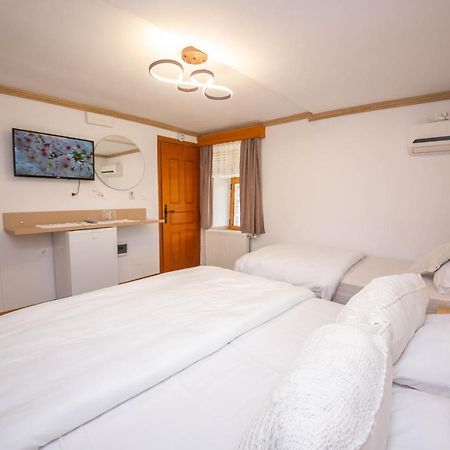 Bed And Breakfast Kotoni จีโรคาสเตอร์ ภายนอก รูปภาพ