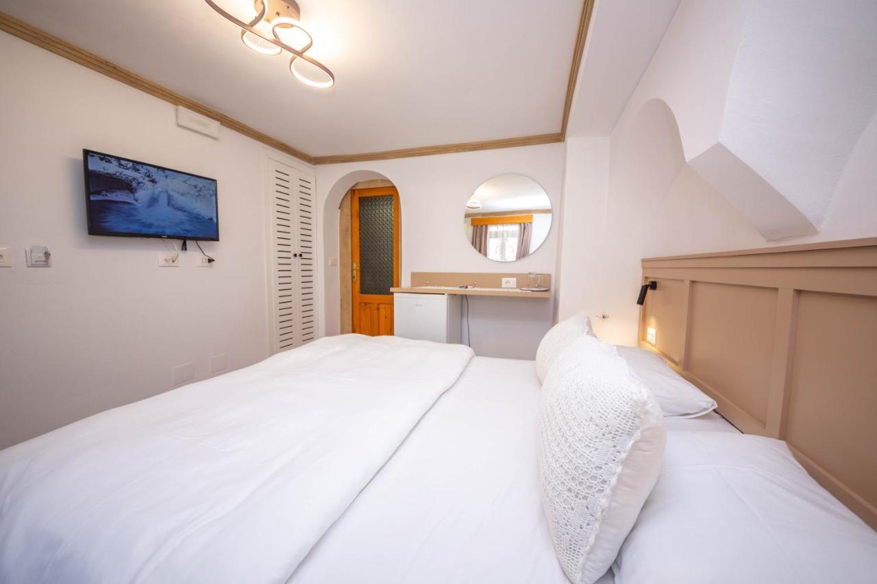 Bed And Breakfast Kotoni จีโรคาสเตอร์ ภายนอก รูปภาพ