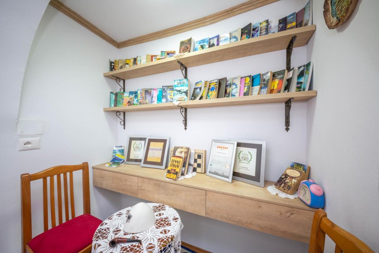 Bed And Breakfast Kotoni จีโรคาสเตอร์ ภายนอก รูปภาพ