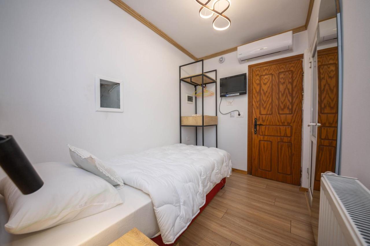 Bed And Breakfast Kotoni จีโรคาสเตอร์ ภายนอก รูปภาพ
