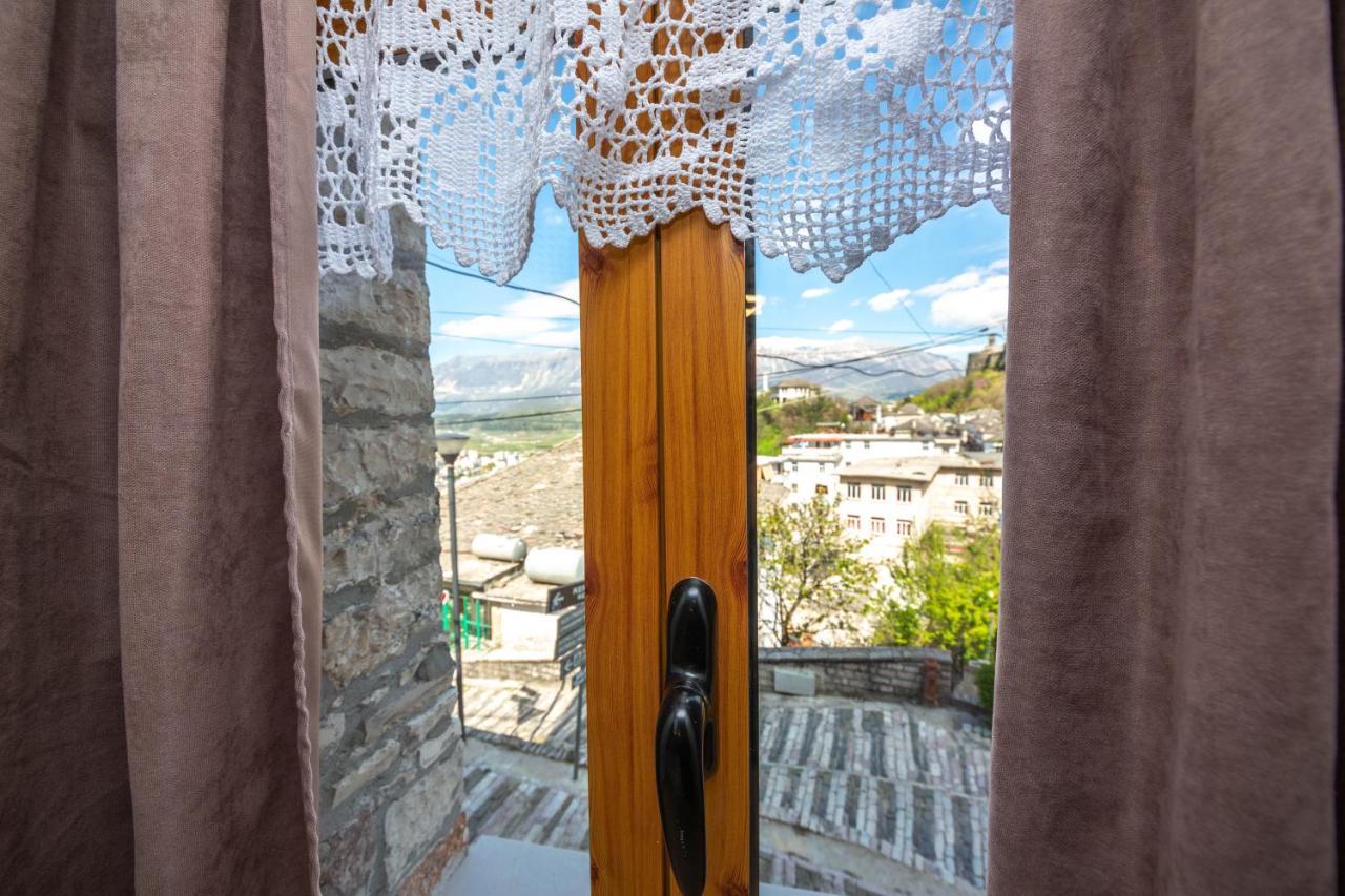 Bed And Breakfast Kotoni จีโรคาสเตอร์ ภายนอก รูปภาพ