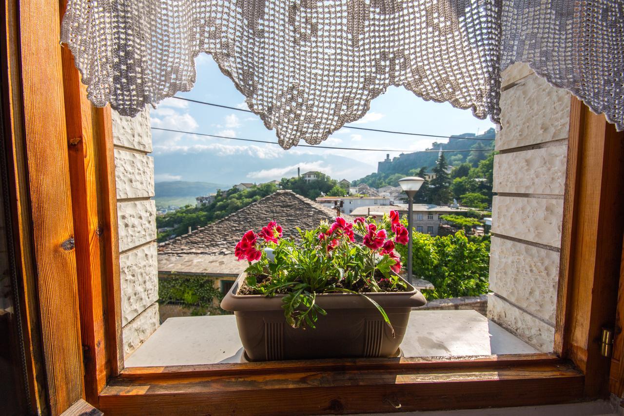 Bed And Breakfast Kotoni จีโรคาสเตอร์ ภายนอก รูปภาพ
